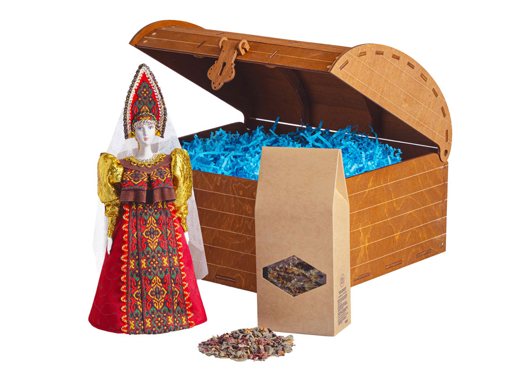 Подарочный набор: кукла фарфоровая, чай