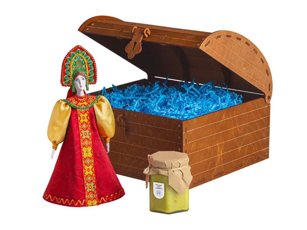 Подарочный набор: кукла фарфоровая, крем-мёд с лаймом и имбирем