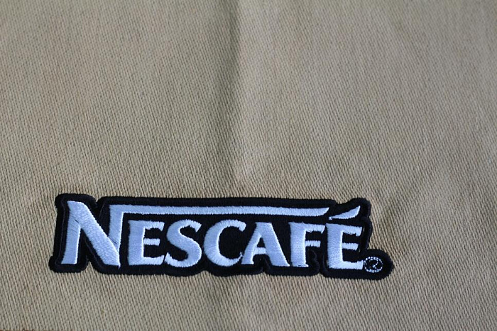 Вышивка на салфетках логотип Nescafe